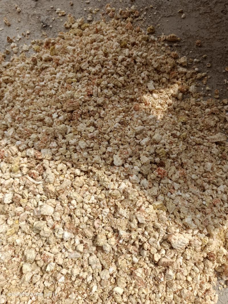 玉米芯颗粒，食用菌原料，质优价廉，大量供应，各种规格。