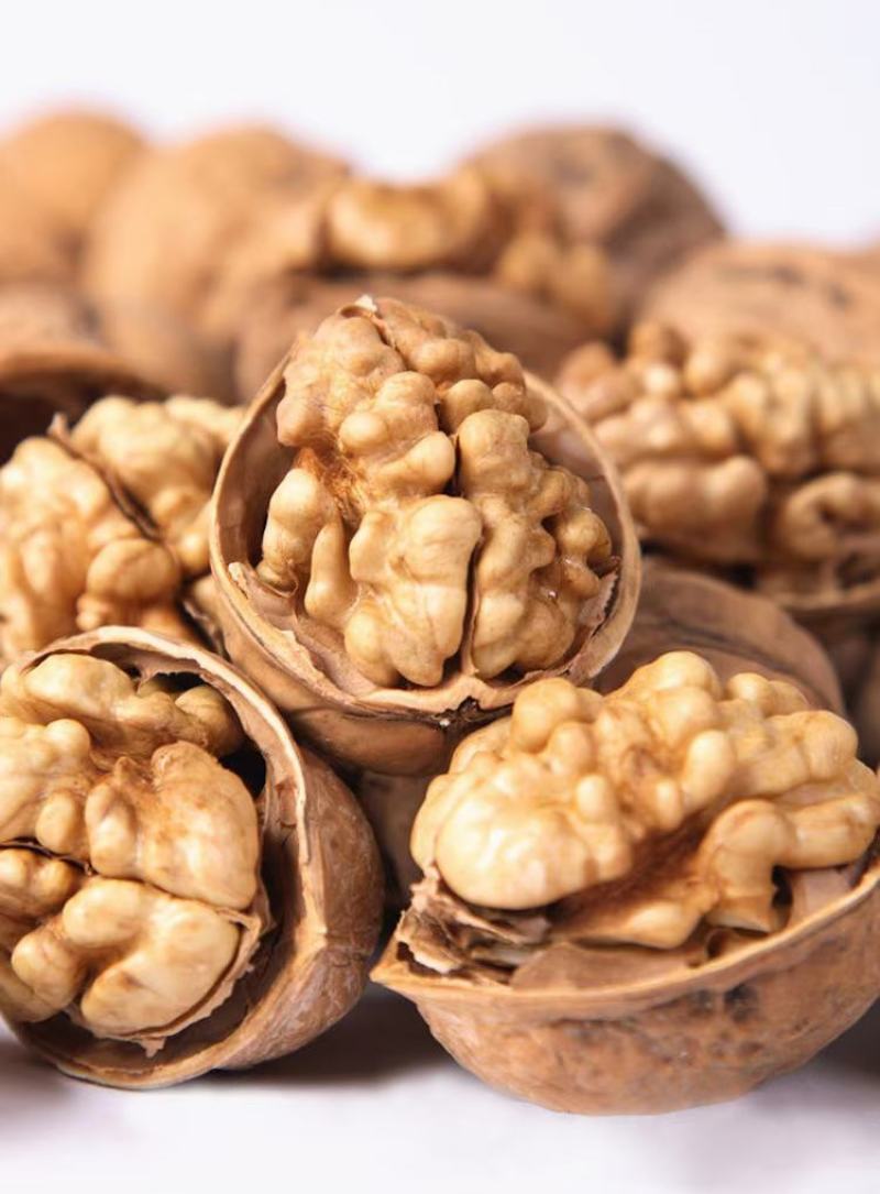 【2022年】新疆薄皮精选纯大个核桃，皮薄，肉厚欢迎下单