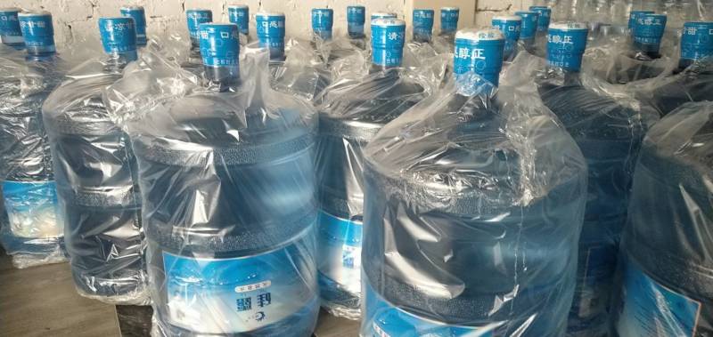 硅立方天然硅素矿泉水，水中黄金