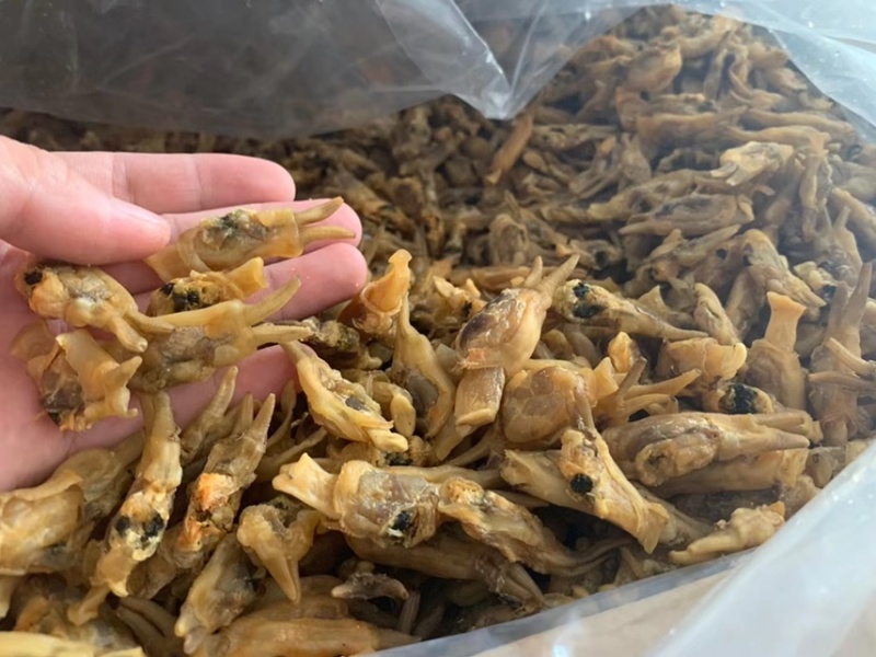 蛏干沙少，去湿气，煲汤，炖猪肚，汤甜！