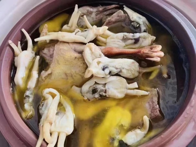 蛏干沙少，去湿气，煲汤，炖猪肚，汤甜！
