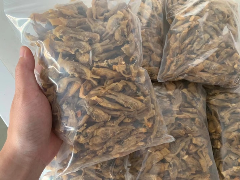 蛏干沙少，去湿气，煲汤，炖猪肚，汤甜！