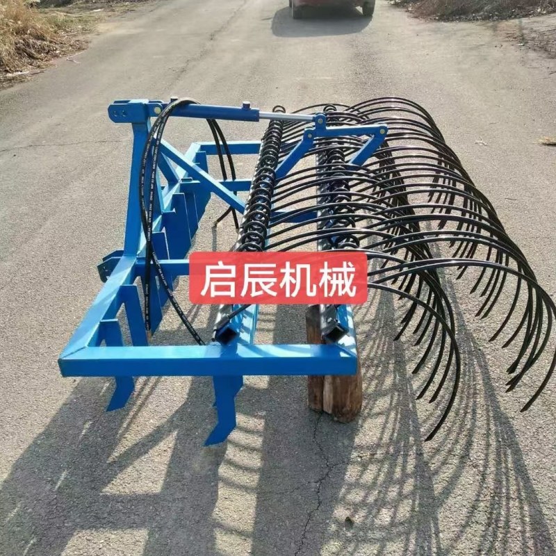 四轮拖拉机带动搂地膜机