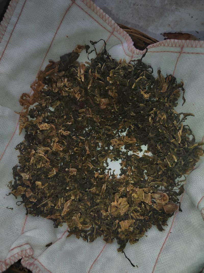 梅干菜/梅菜/梅菜扣肉/梅菜饼/淡盐/蒸煮过。
