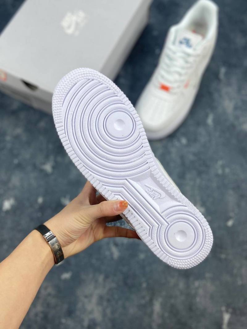 “白红绿双钩”运动休闲鞋