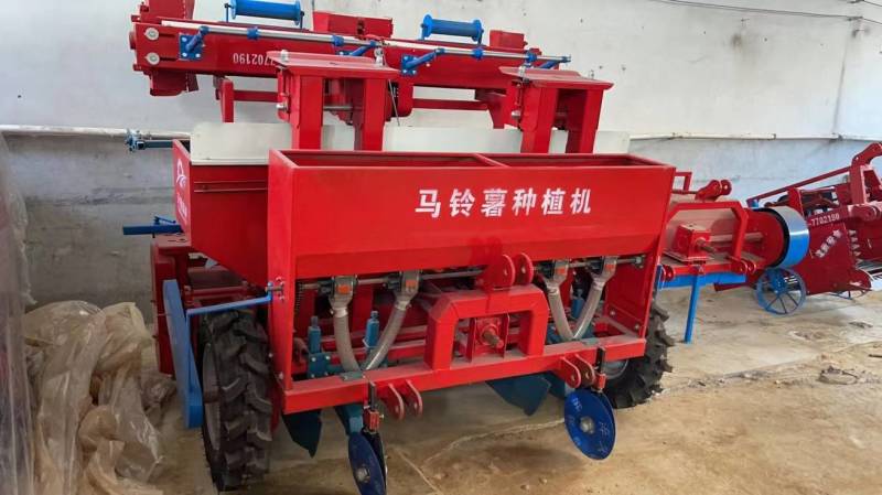 丹参种植机平栽机丹参平栽一垄两行起垄覆膜滴灌施肥移栽一体