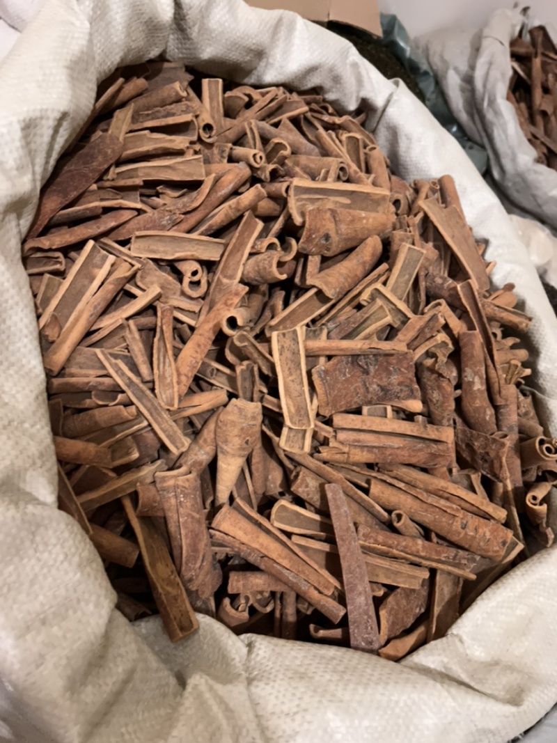 肉桂桂筒桂皮中药材香料卤料批发一手货源。欢迎选购