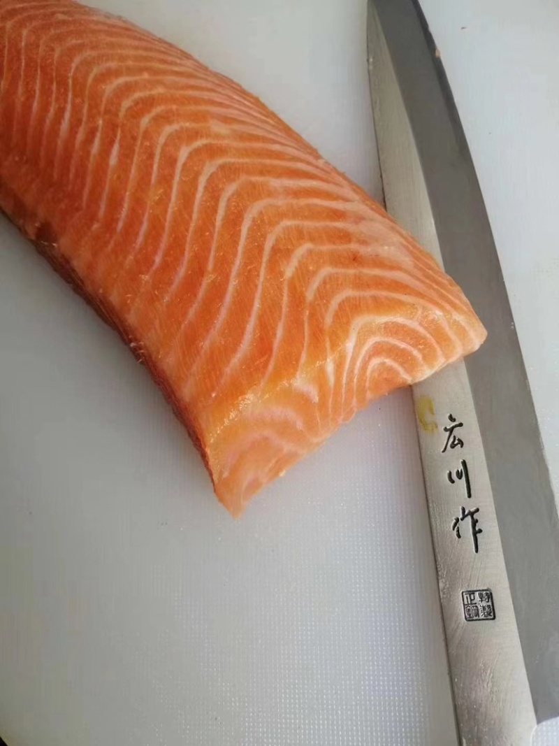 肉质细嫩，非常巴适的国产三文鱼！物美价廉！快来问价！！