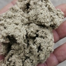 纯正伏牛山大白艾叶经过加工而成的艾绒经过筛选。