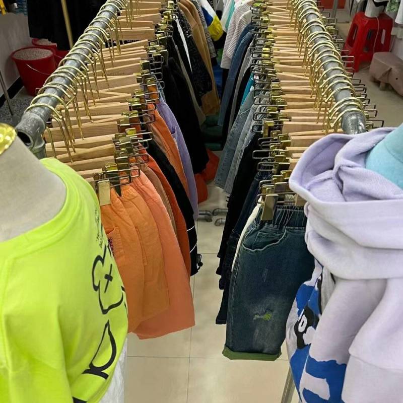 精品童装，实体店刚下架的货品，数量有限先到先得