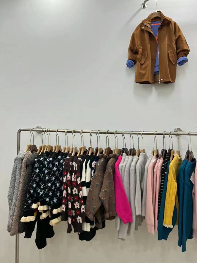 精品童装，实体店刚下架的货品，数量有限先到先得