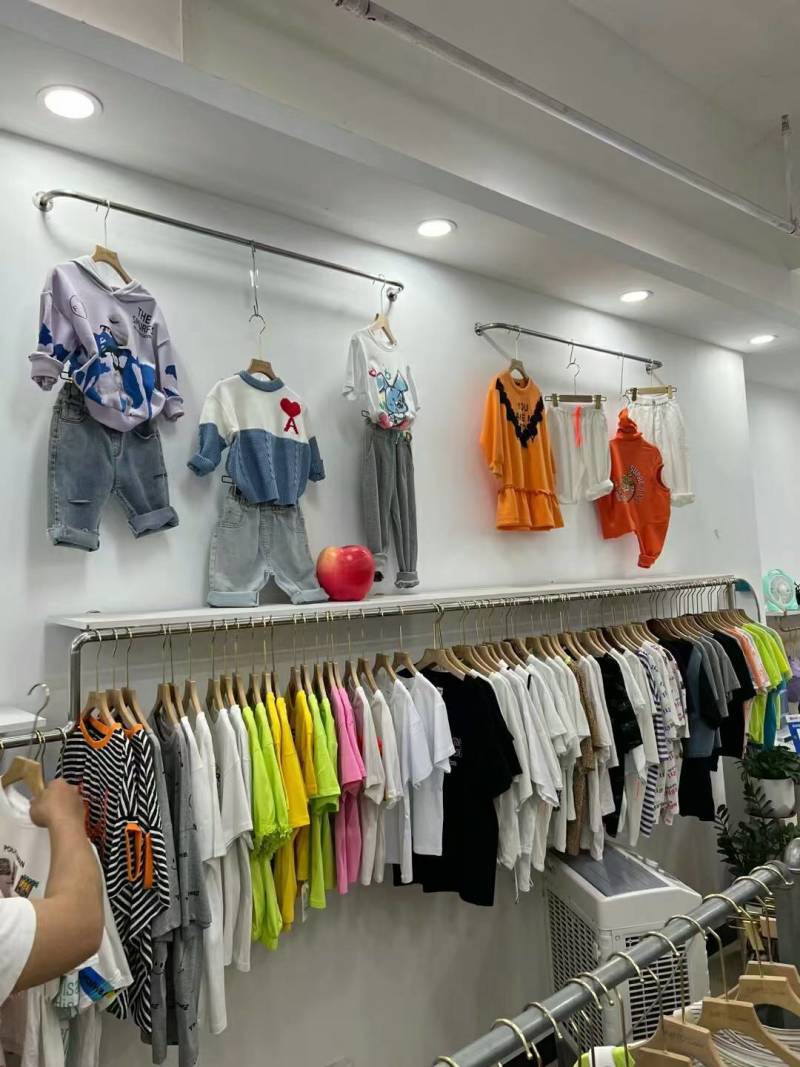 精品童装，实体店刚下架的货品，数量有限先到先得