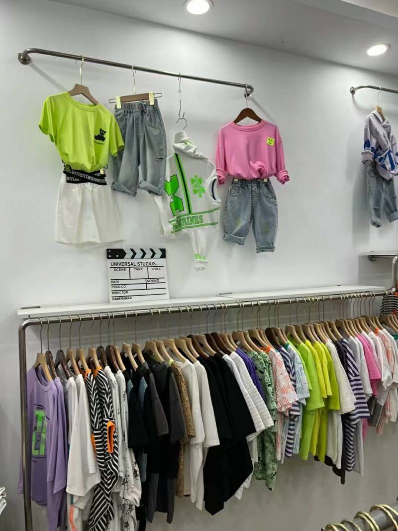 精品童装，实体店刚下架的货品，数量有限先到先得