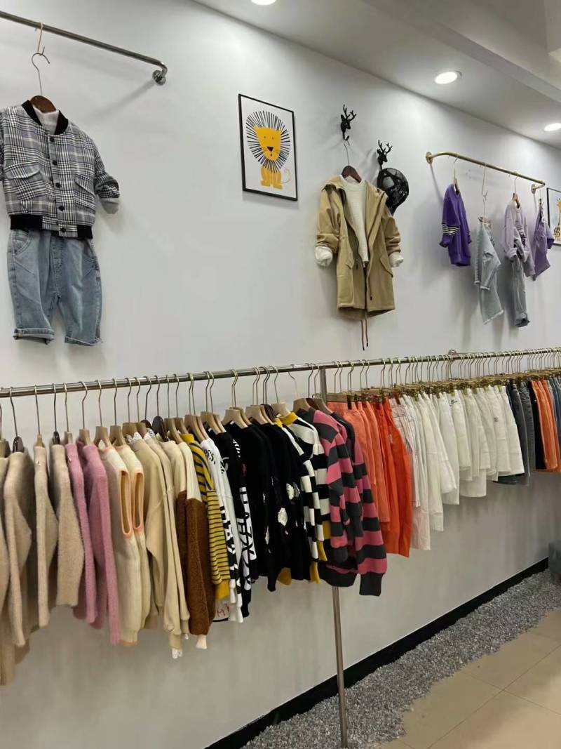 精品童装，实体店刚下架的货品，数量有限先到先得