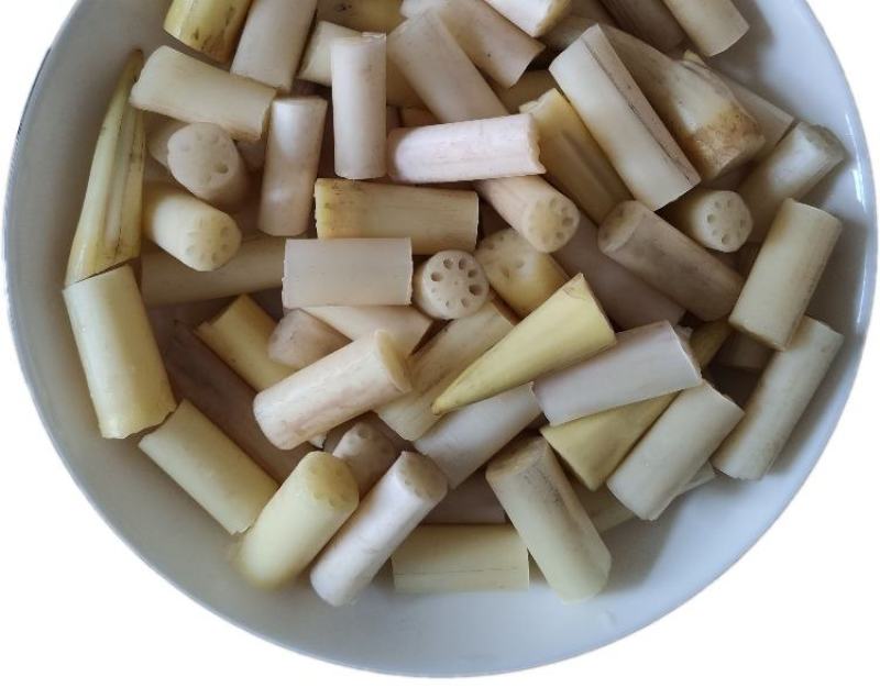 来自于洞庭湖区的季节性美食，一年仅有几个月的时间，藕尖