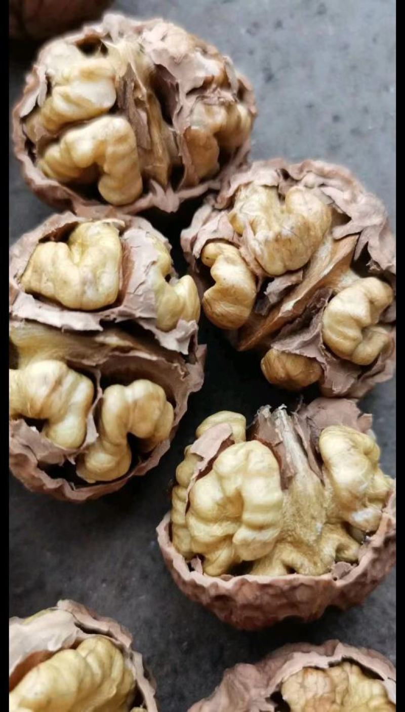 [热卖]云南薄皮核桃，皮薄肉厚，好质量产品