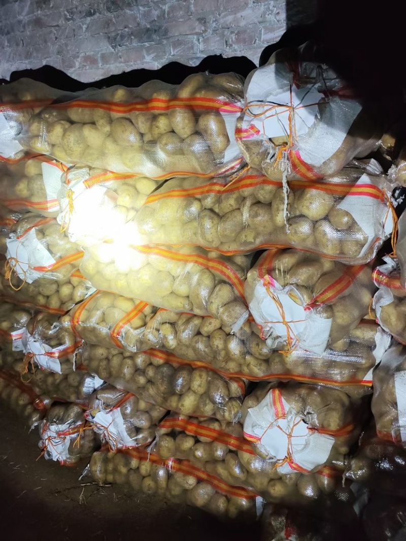 4两以上黄心土豆。翻包货，需要的请私信