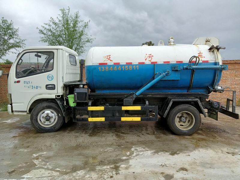 吸污车，