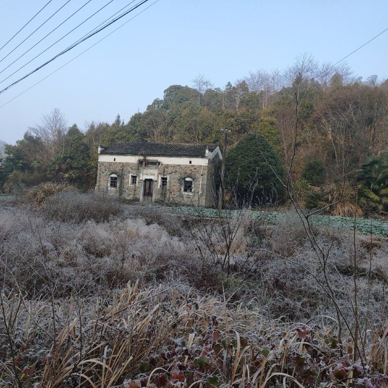 安徽池州东至县一栋农宅外加周边近半亩菜地转让