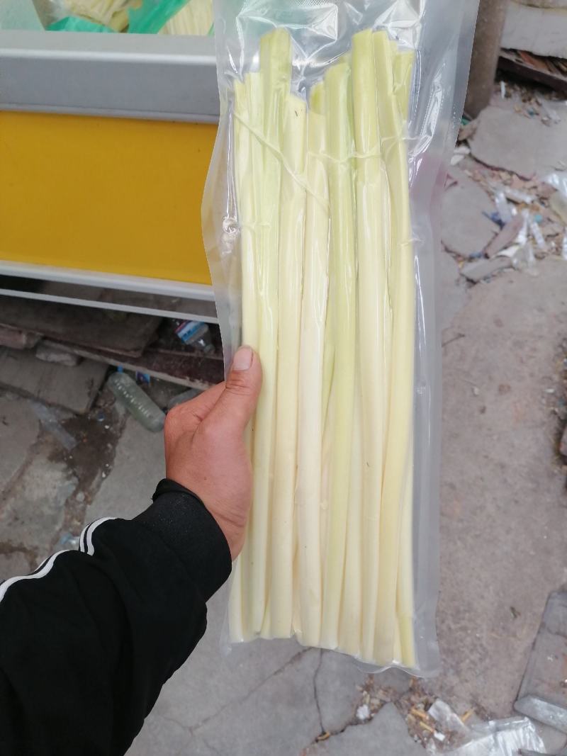 大量供应新鲜蒲菜，主要经营1斤2斤3斤真空包装的精品菜