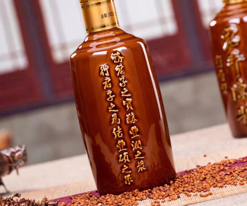 贵州茅台镇君丰陈酱，酱香型白酒，整箱六瓶装一瓶500ml