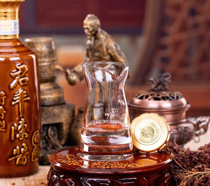 贵州茅台镇君丰陈酱，酱香型白酒，整箱六瓶装一瓶500ml