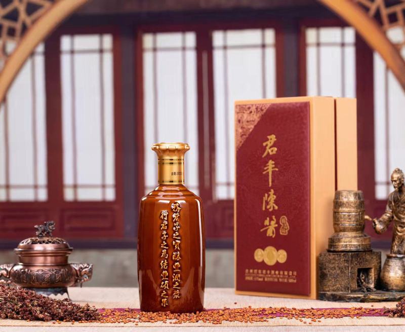 贵州茅台镇君丰陈酱，酱香型白酒，整箱六瓶装一瓶500ml