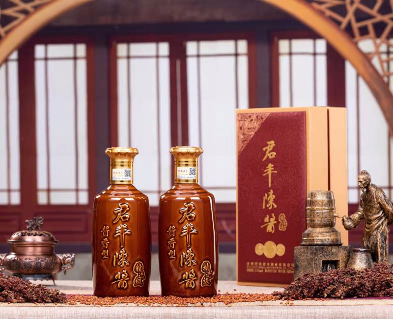 贵州茅台镇君丰陈酱，酱香型白酒，整箱六瓶装一瓶500ml