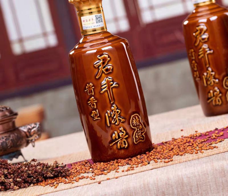 贵州茅台镇君丰陈酱，酱香型白酒，整箱六瓶装一瓶500ml
