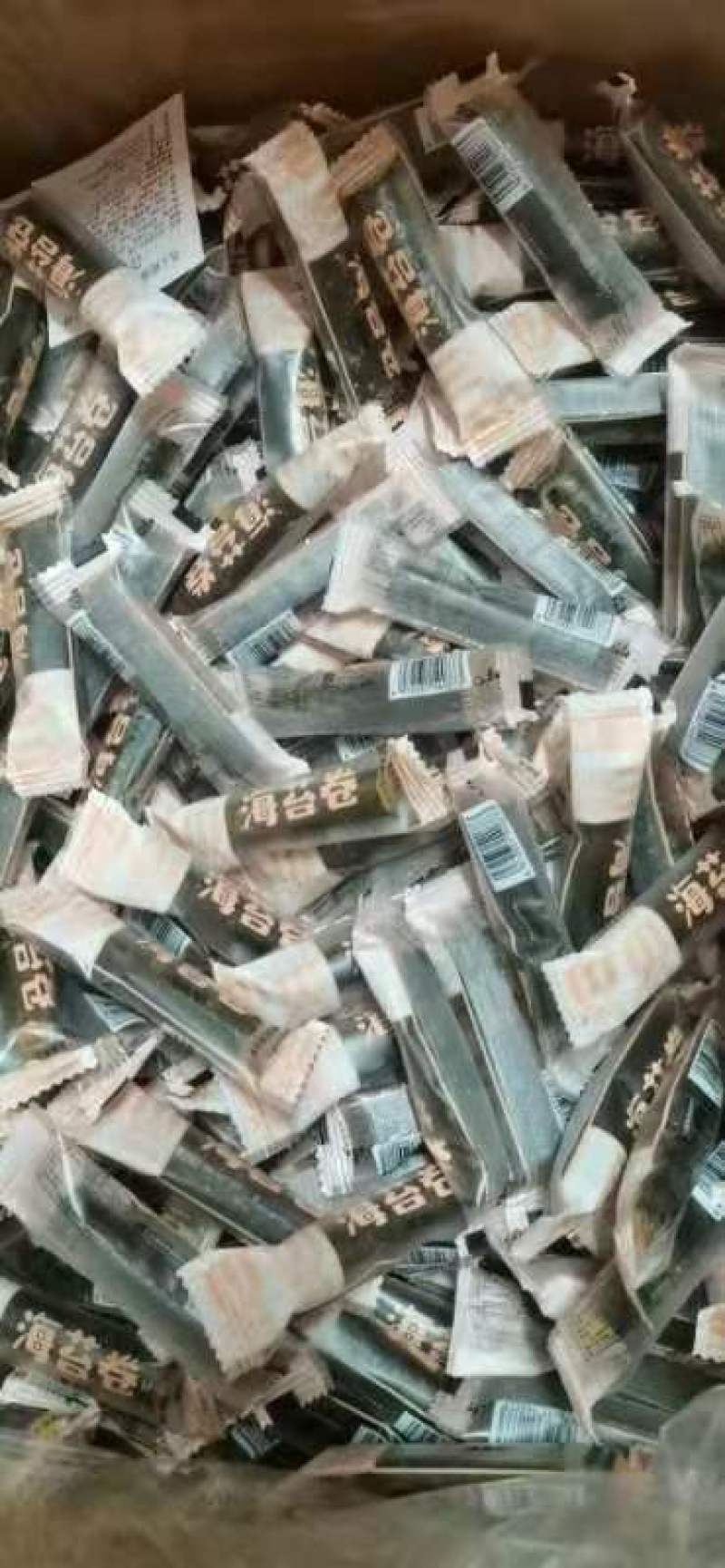 彩色海苔卷三种口味，肉松，蟹黄，蛋黄，量大从优。