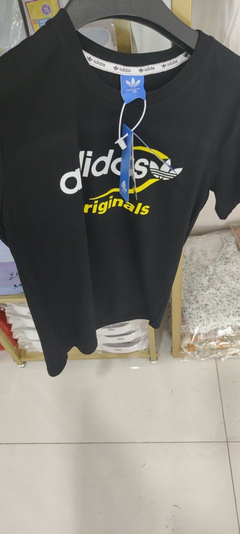 品牌三标短袖。