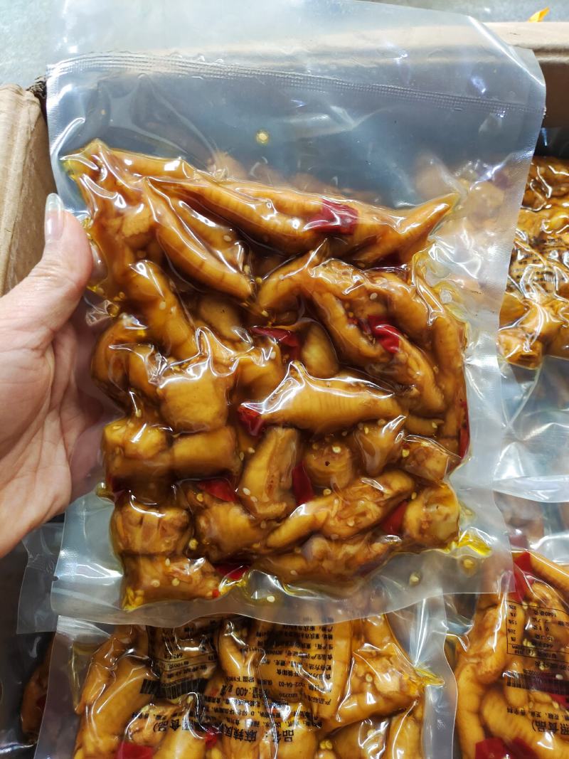 跑江湖地摊香辣鸡爪400克小吃零食香辣零食一手货源厂家批