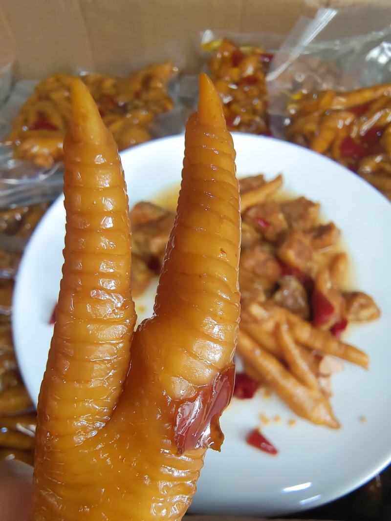 跑江湖地摊香辣鸡爪400克小吃零食香辣零食一手货源厂家批