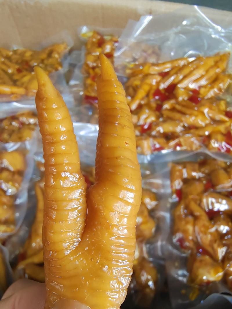 跑江湖地摊香辣鸡爪400克小吃零食香辣零食一手货源厂家批