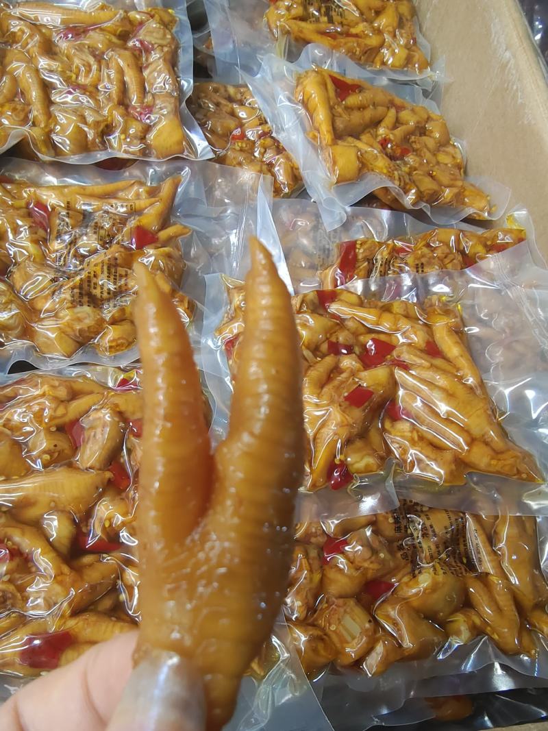 跑江湖地摊香辣鸡爪400克小吃零食香辣零食一手货源厂家批