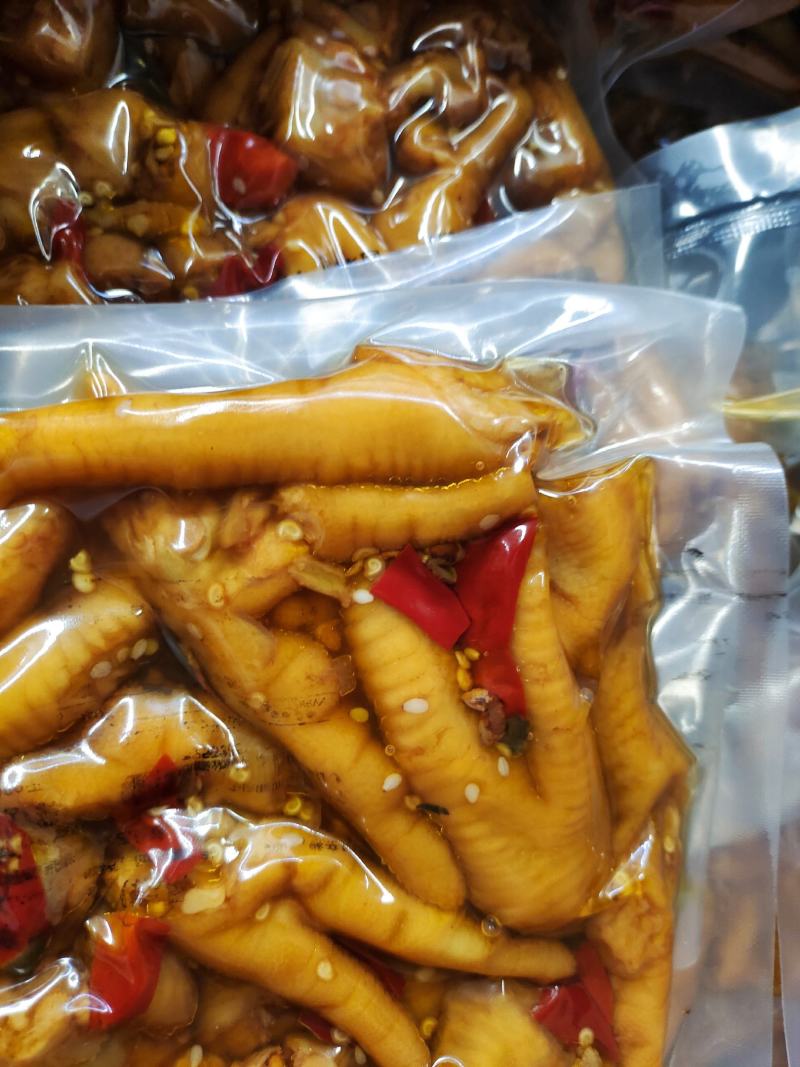 跑江湖地摊香辣鸡爪400克小吃零食香辣零食一手货源厂家批