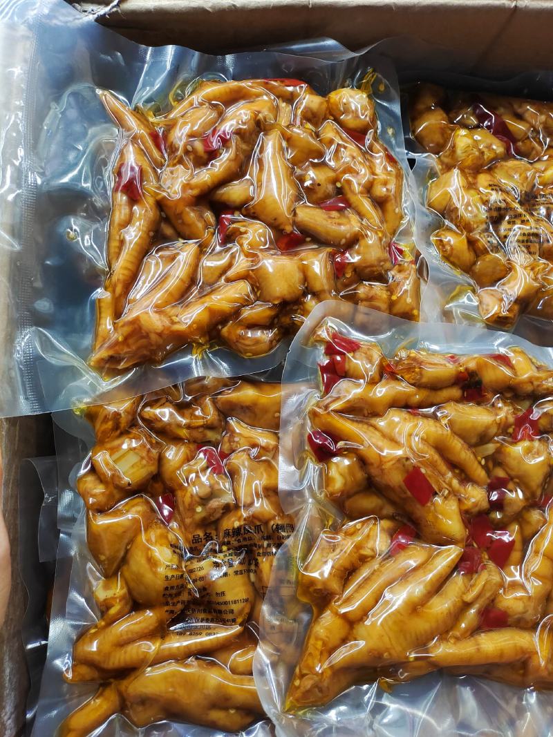 跑江湖地摊香辣鸡爪400克小吃零食香辣零食一手货源厂家批