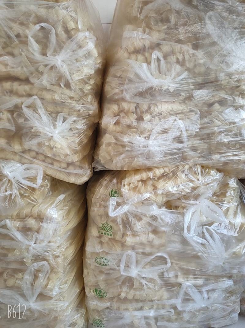 打包好的干面皮，自然风干口感筋道，可以免费试吃