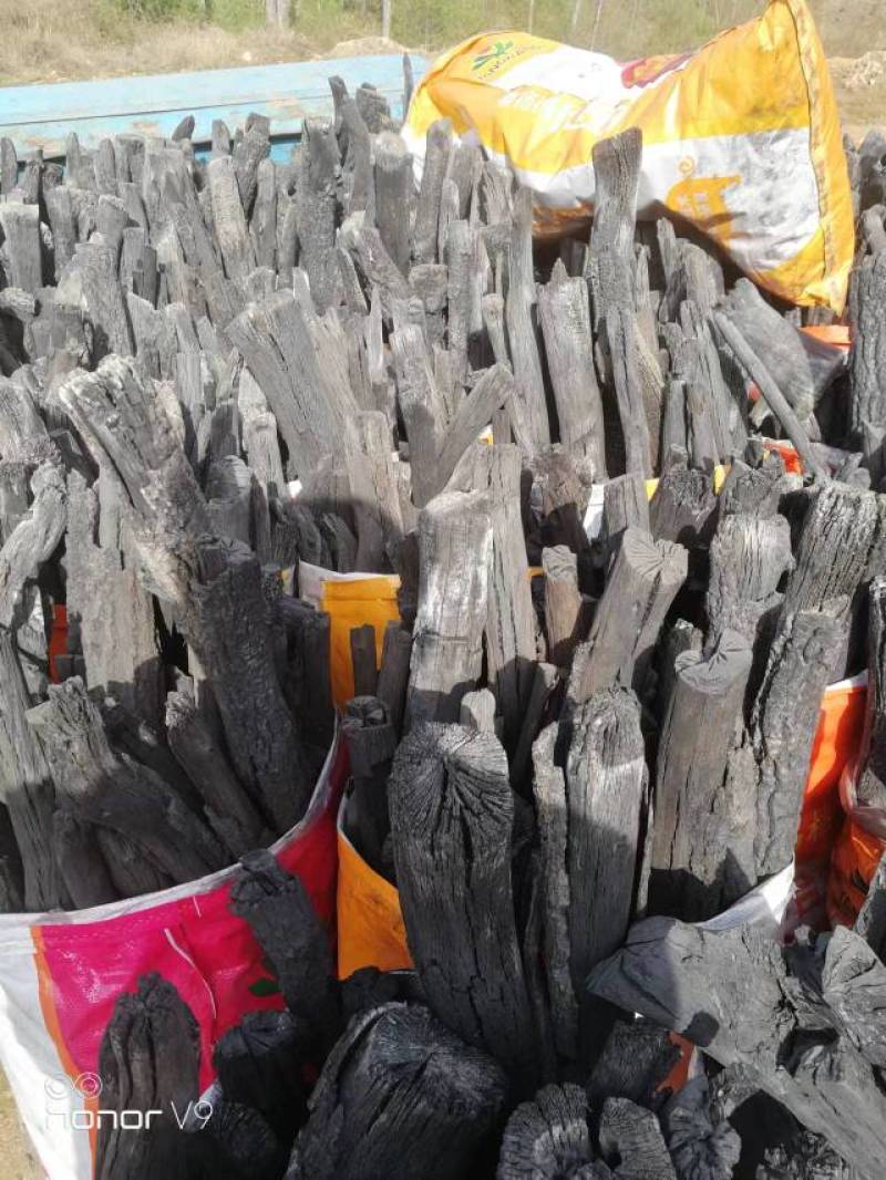 大量供应工业木炭苹果木炭荔枝木炭杂木炭质量好低价格