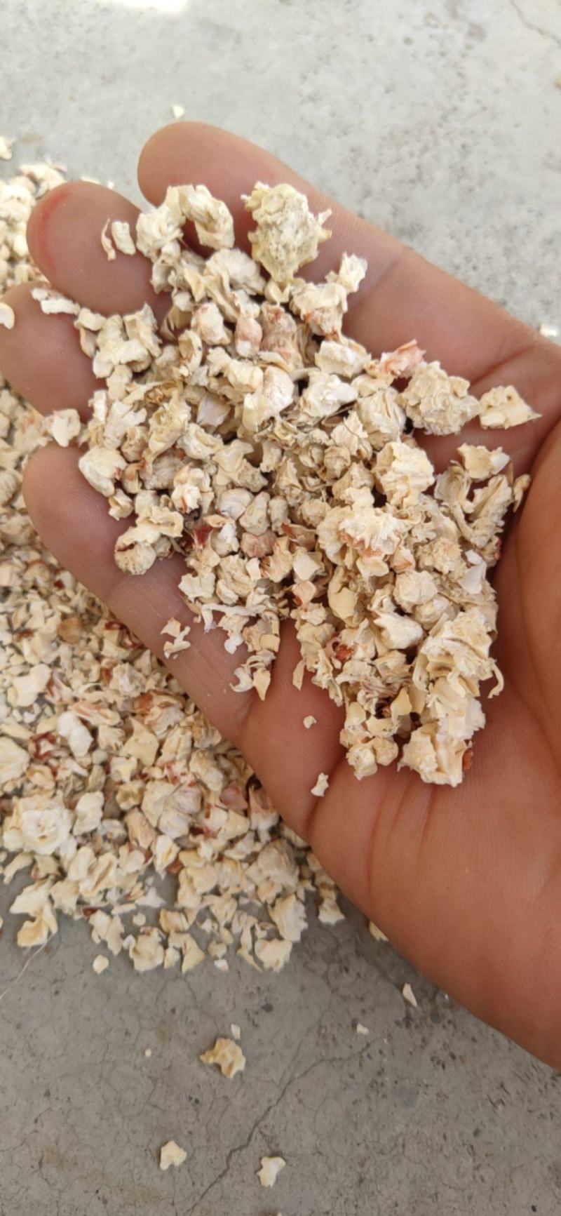 厂家直供精细加工玉米芯玉米棒破碎蘑菇种植有机肥质量保证