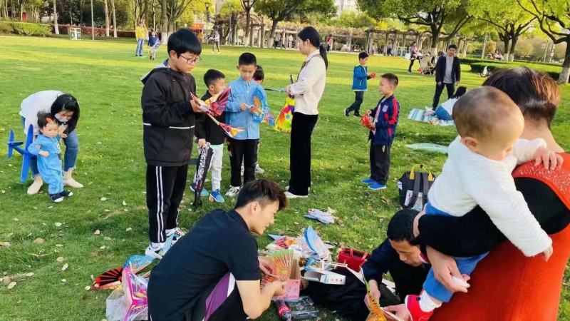 儿童玩具鲁班大飞鸟不用油不用电地摊公园广场益智玩具