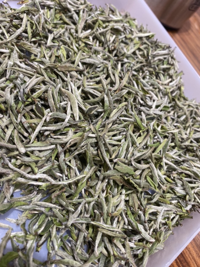 推荐2025的白毫银针白茶散装批发零售可带礼盒