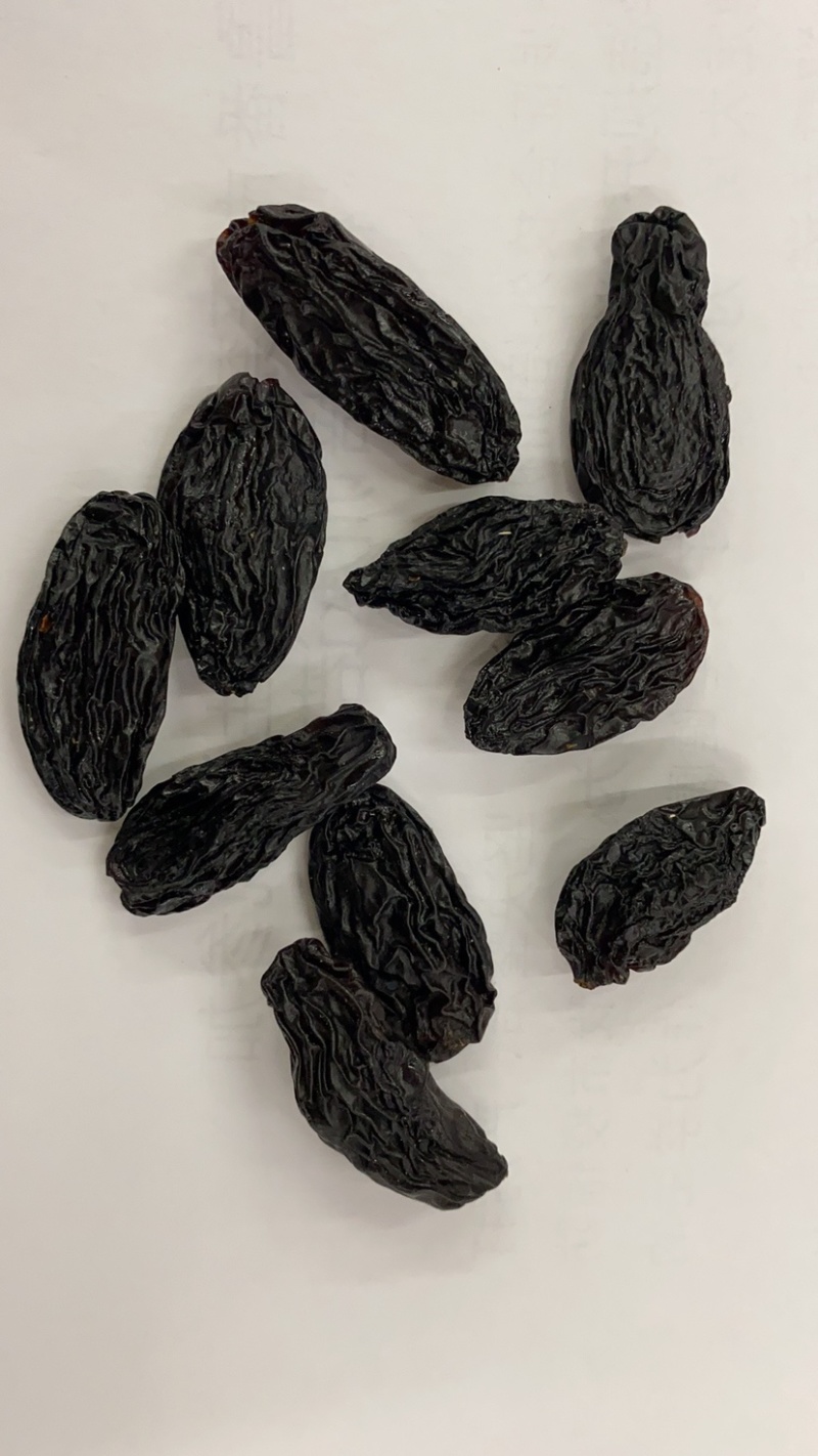 产自吐鲁番的黑美人葡萄干，自然晾干清水清洗
