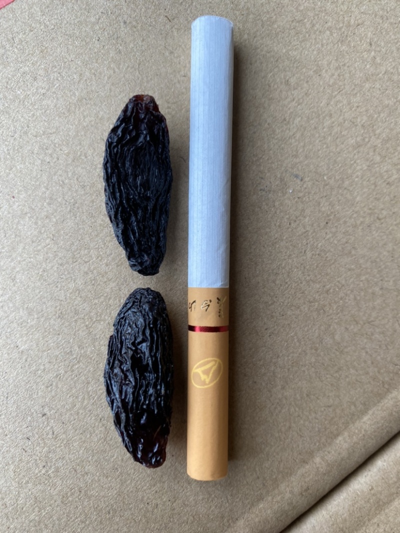 产自吐鲁番的黑美人葡萄干，自然晾干清水清洗