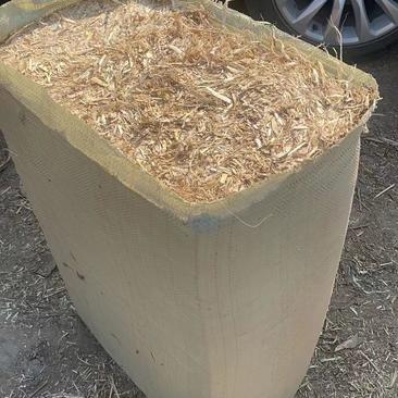 优质揉丝压块小麦秸秆无土无膜无霉变。3-5公分，35公斤