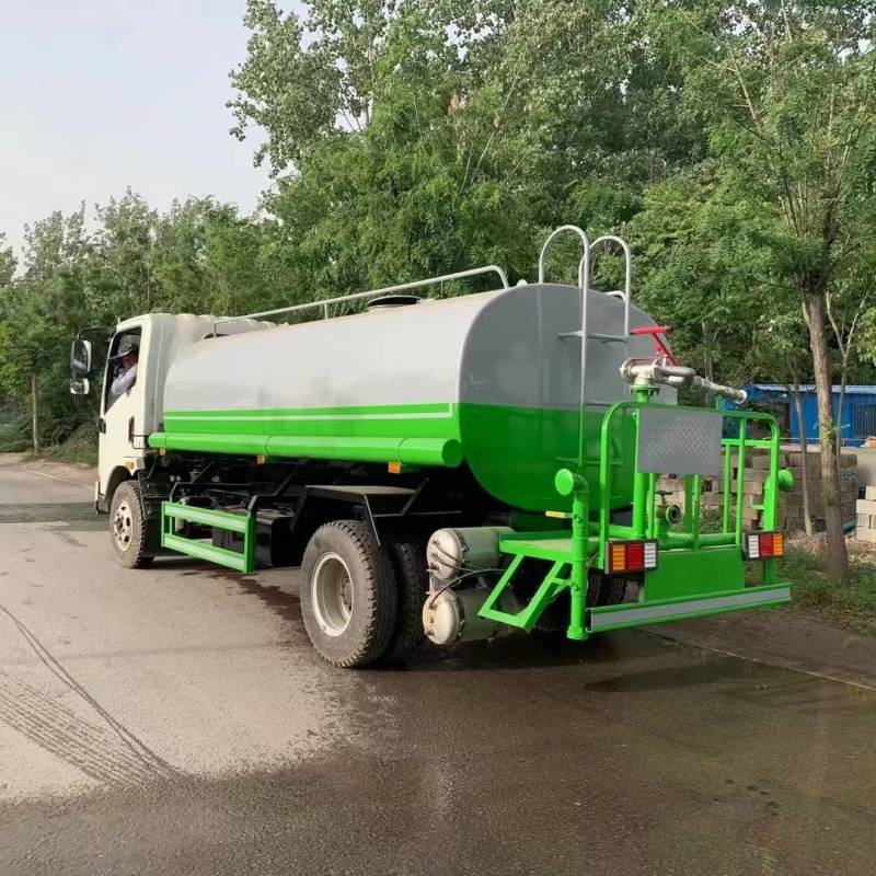 刚出车间欢迎订购奔马国五洒水车
