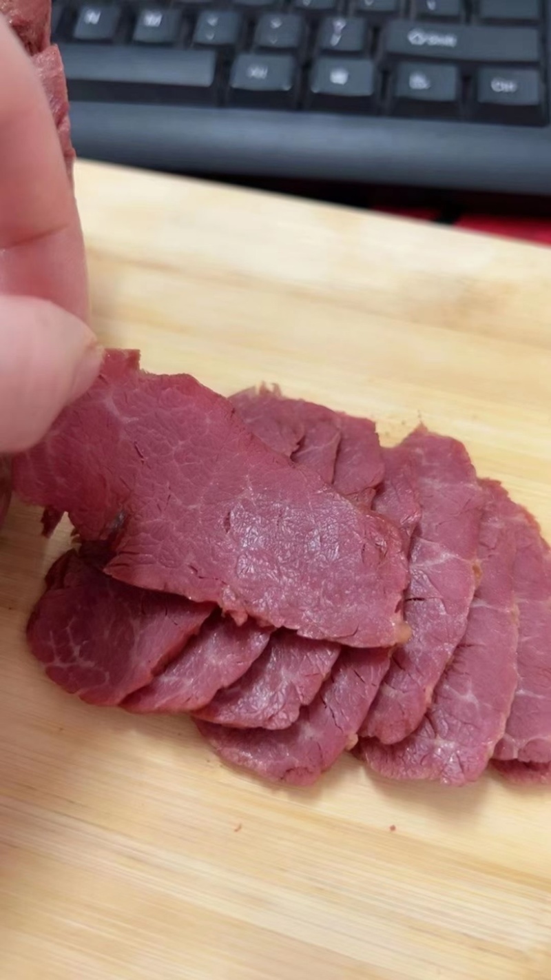 卤香腱子肉鼠腱肉酱香肉麻辣五香卤肉大块肉批发