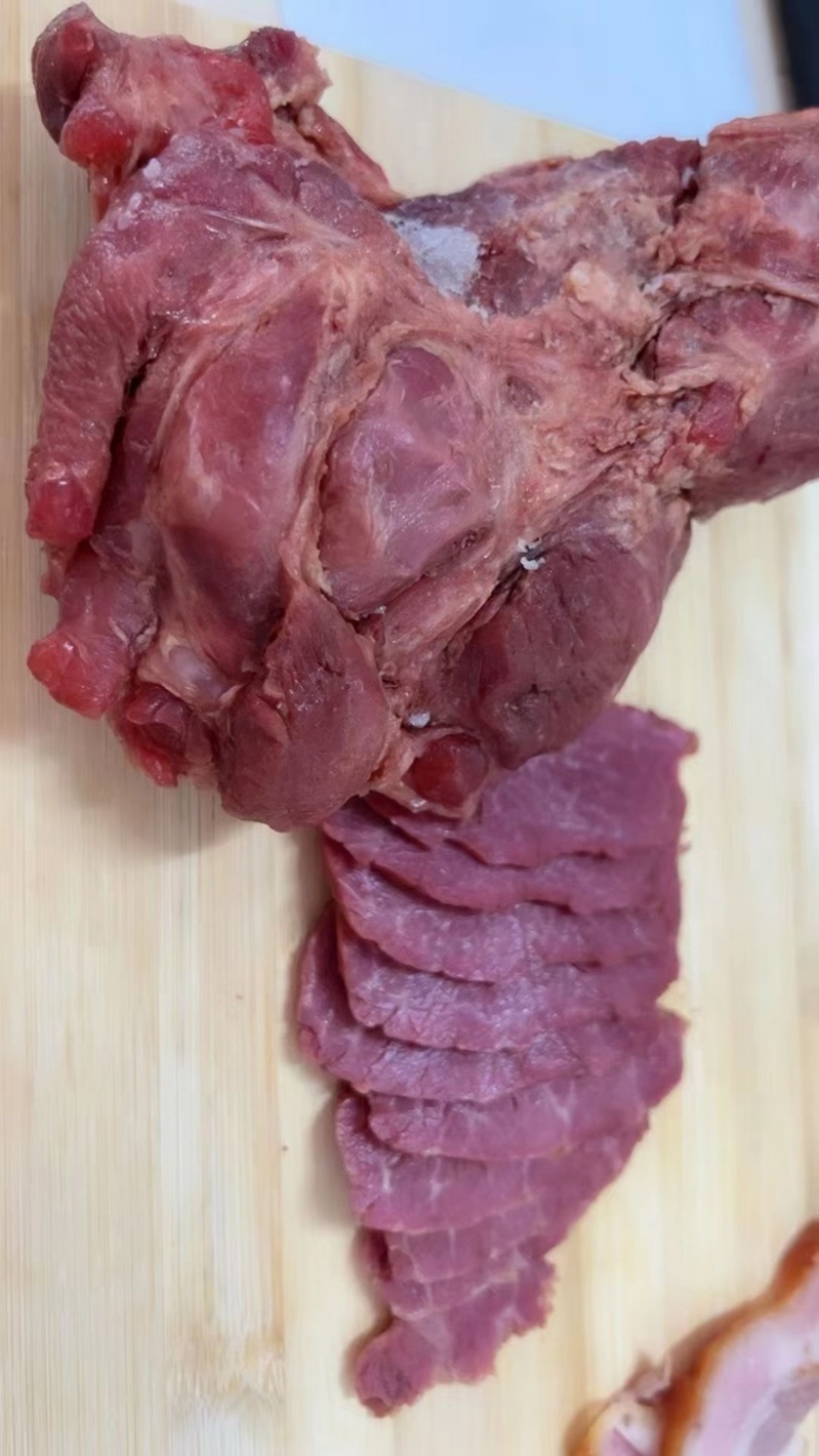 卤香腱子肉鼠腱肉酱香肉麻辣五香卤肉大块肉批发