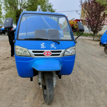 半封闭吸粪车三方