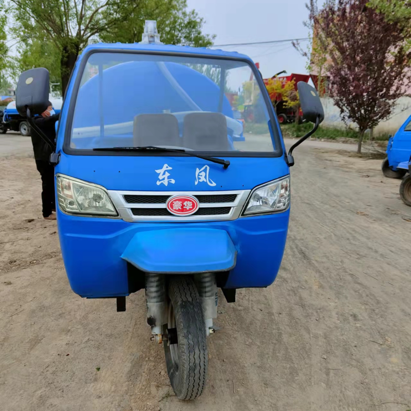 半封闭吸粪车三方